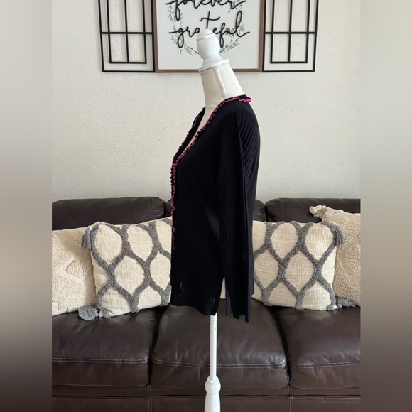 Exclusively Misook Black & Pink Ruffle 3 Button Closure Cardigan Size S Classic - Picture 12 of 13